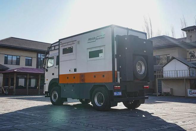 四驱！实拍大陆G450江淮重卡房车澳门新葡京6人住宿+24度电+全时(图5)